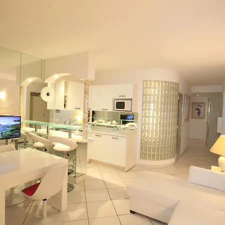 Super Croisette Apartamento *